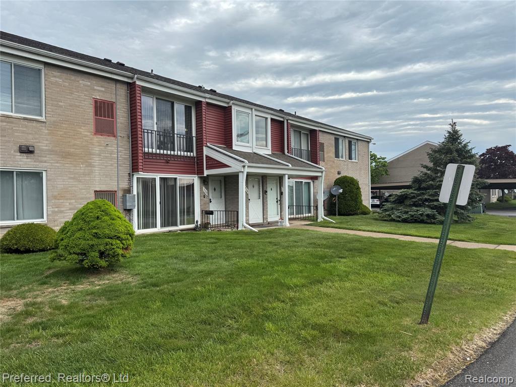 706 Sunset Lane, 63, Saint Clair Shores, MI 48082 — Photo 2