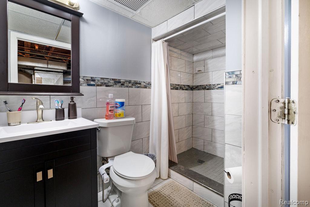 4908 Kadena Court, Sterling Heights, MI 48310 — Photo 37