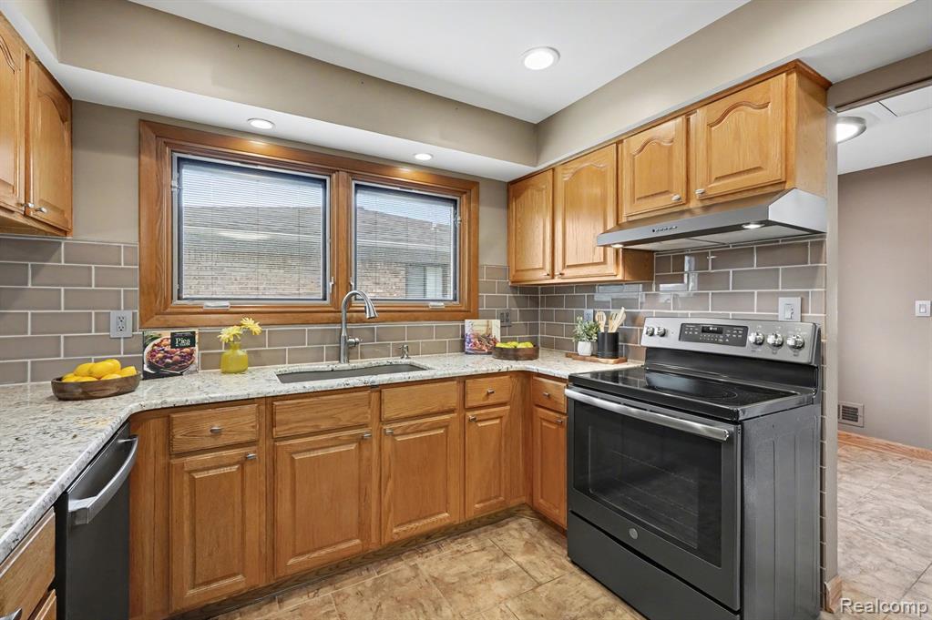 39712 Crystal Drive, Sterling Heights, MI 48310 — Photo 9