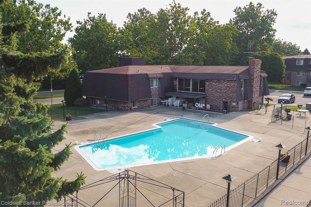425 Riviera Drive, Saint Clair Shores, MI 48080 — Photo 11