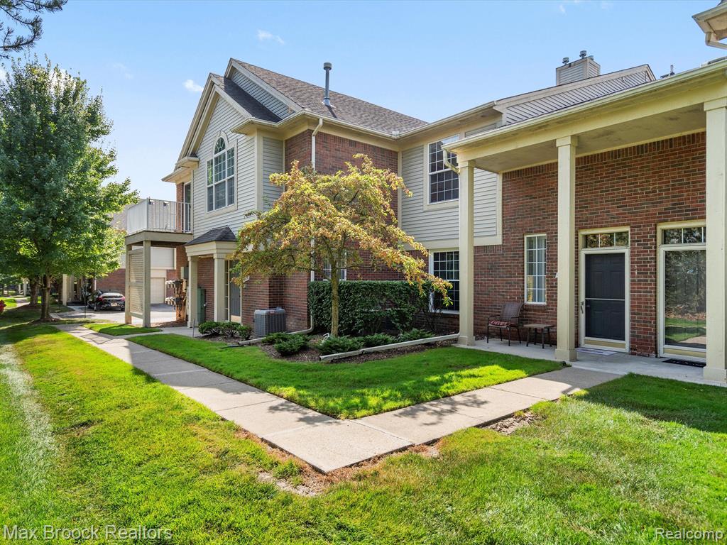 1844 FLAGSTONE Circle, Rochester, MI 48307 — Photo 2