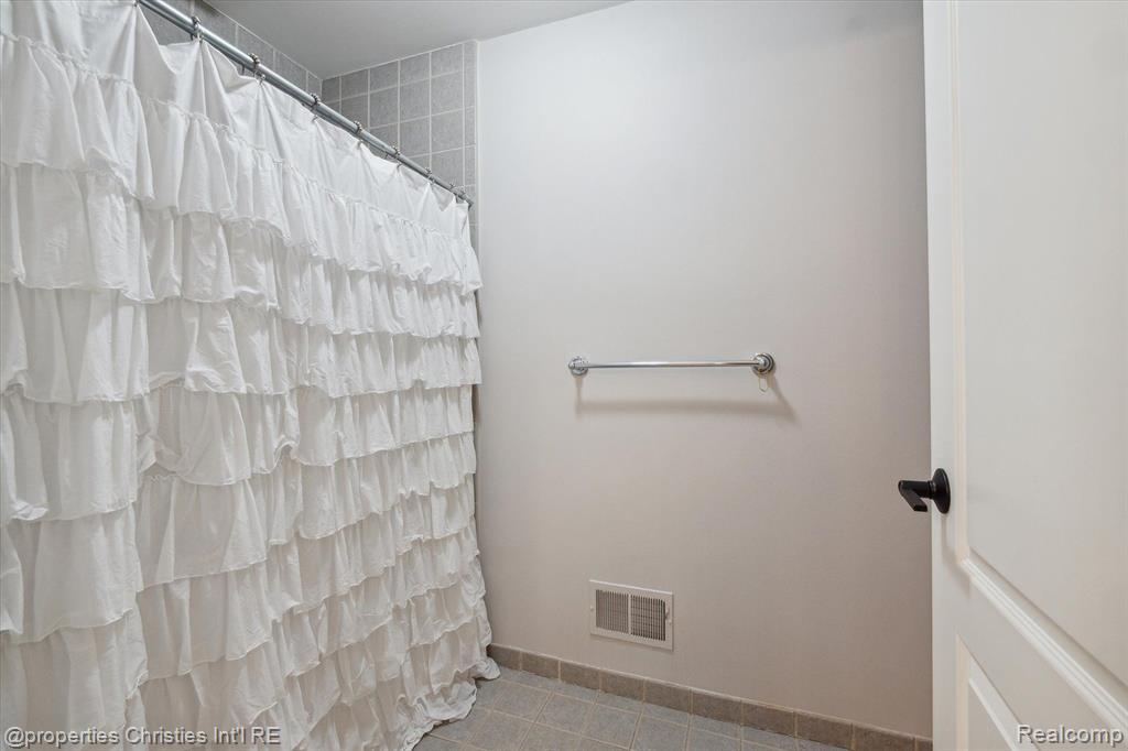 45653 TOURNAMENT Drive, Northville, MI 48168 — Photo 49
