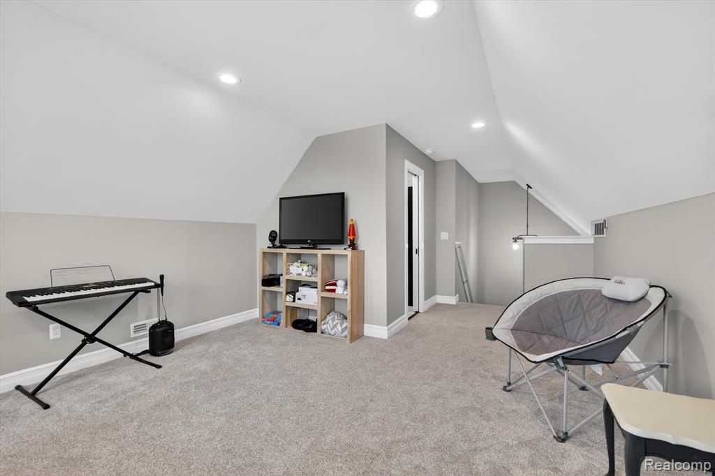 2168 Wiggins Road, Fenton, MI 48430 — Photo 36