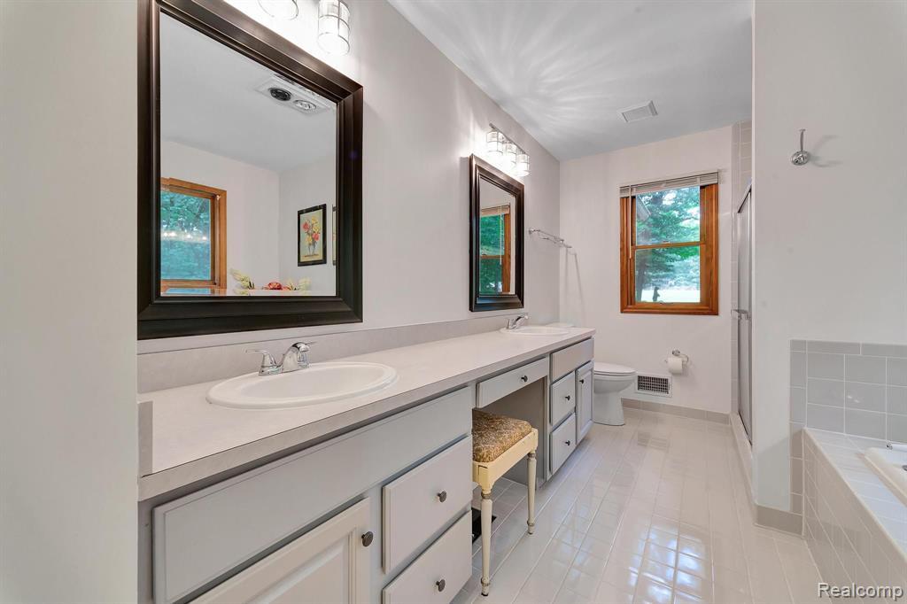 573 NAKOMIS Trail, Lake Orion, MI 48362 — Photo 32