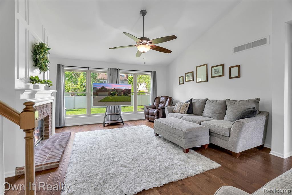 45693 Radnor Road, Canton, MI 48187 — Photo 7