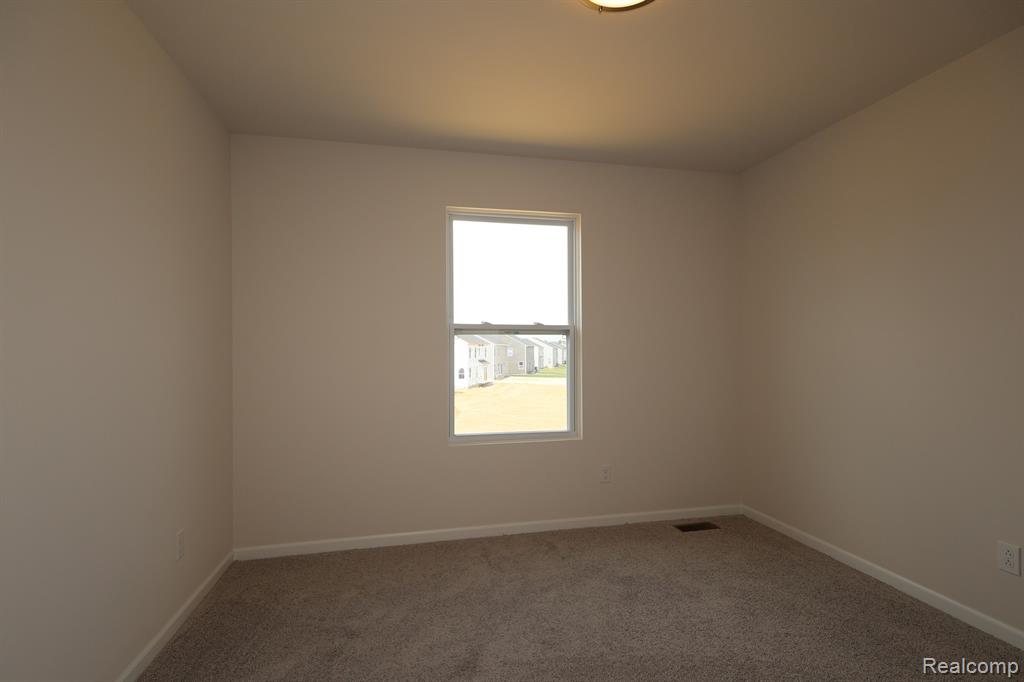 362 Hidden River W, Holly, MI 48442 — Photo 13