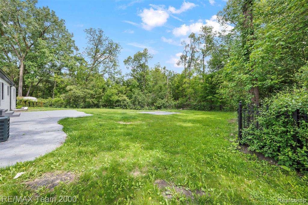 6302 Burger Street, Dearborn Heights, MI 48127 — Photo 11