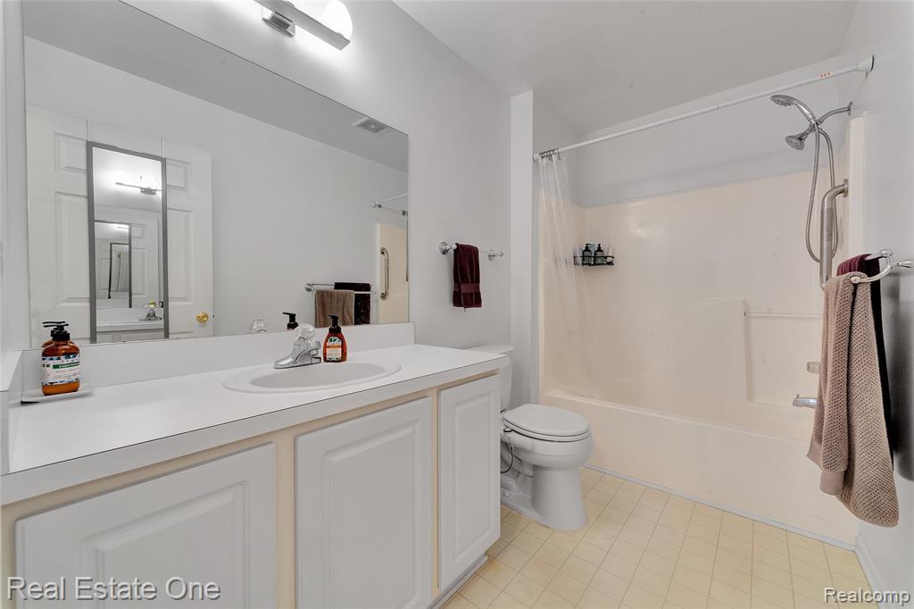 691 Chestnut Drive, Wixom, MI 48393 — Photo 29