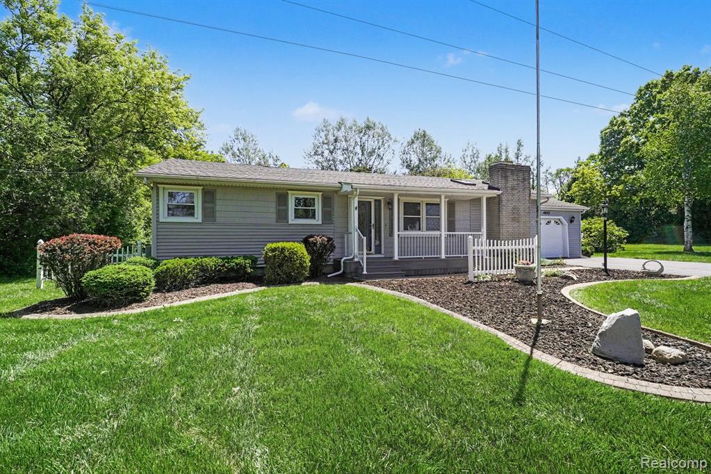 4023 S Genesee Road, Grand Blanc, MI 48439 — Photo 3