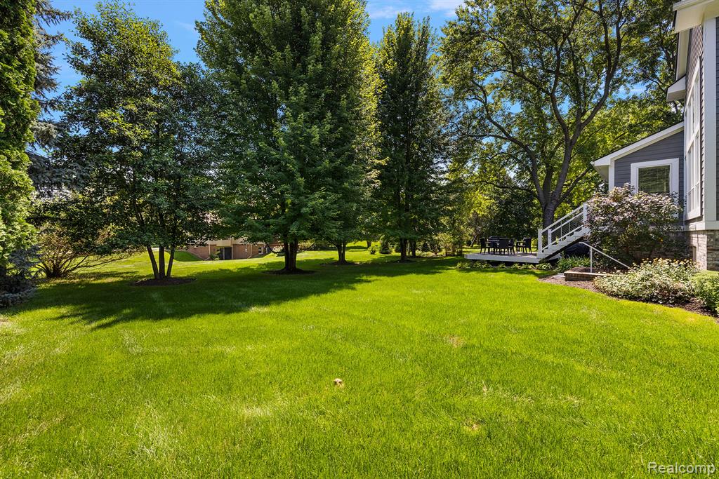 733 LONGFORD Drive, Rochester Hills, MI 48309 — Photo 88