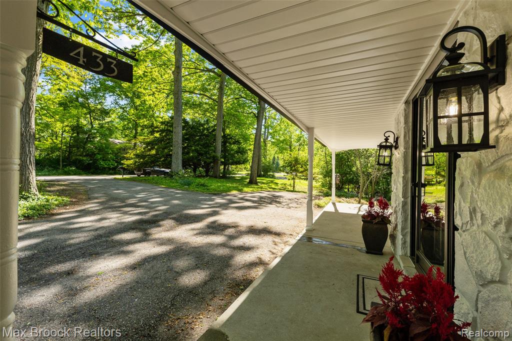 433 Whippers In Court, Bloomfield Hills, MI 48304 — Photo 3