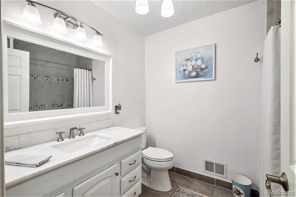 457 Inverness Street, Howell, MI 48843 — Photo 15