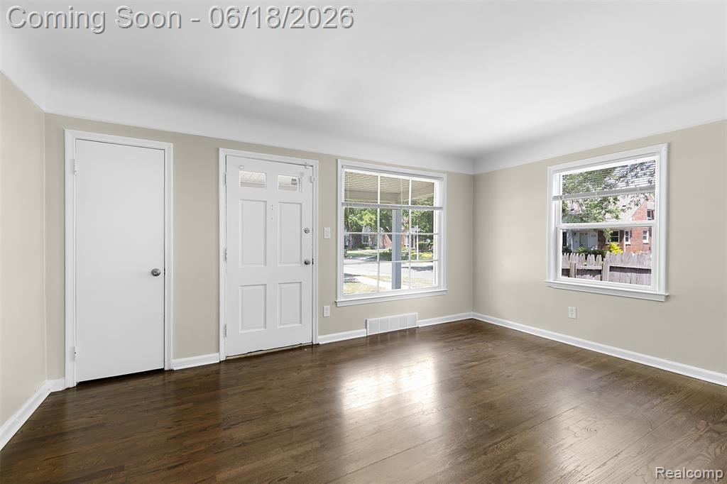19296 Berden Street, Harper Woods, MI 48225 — Photo 2