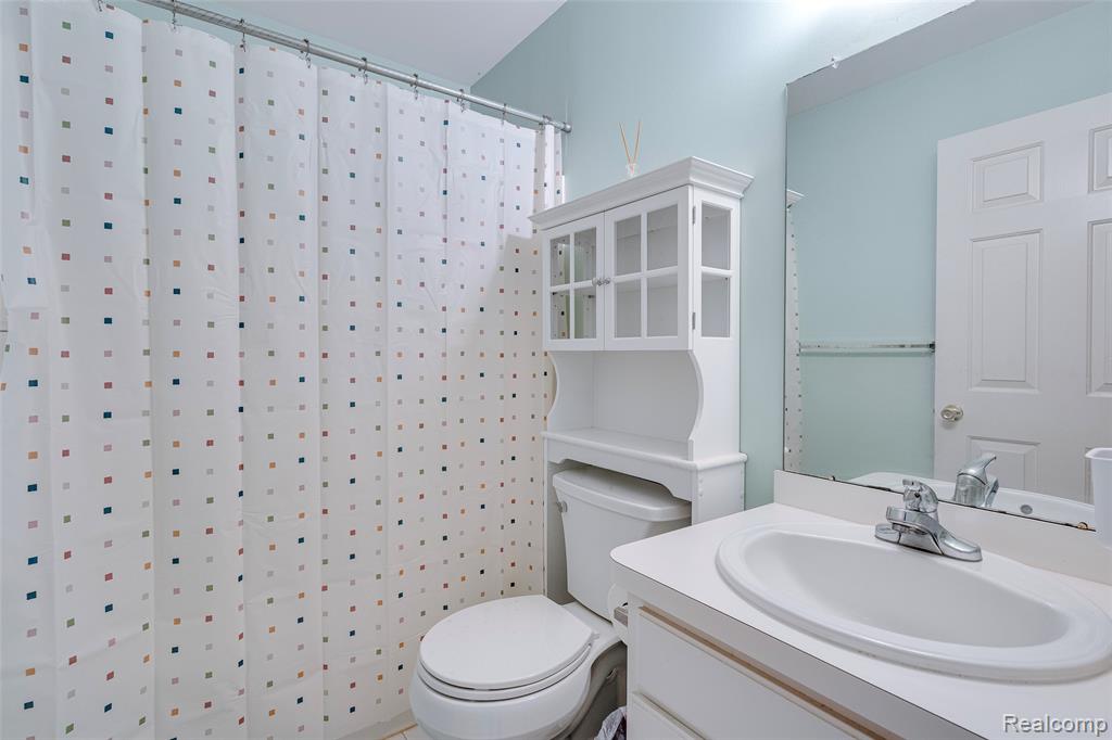 834 Natures Cove Court, Wixom, MI — Photo 37