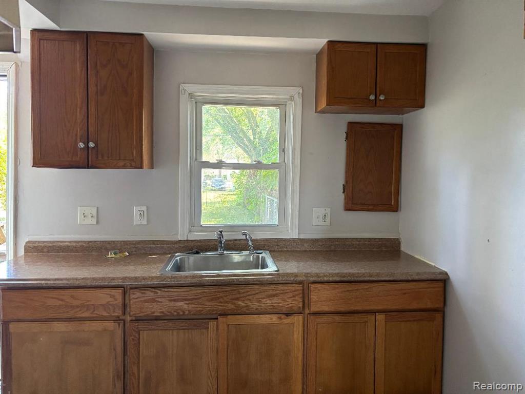 5939 Mayfair Street, Taylor, MI 48180 — Photo 3