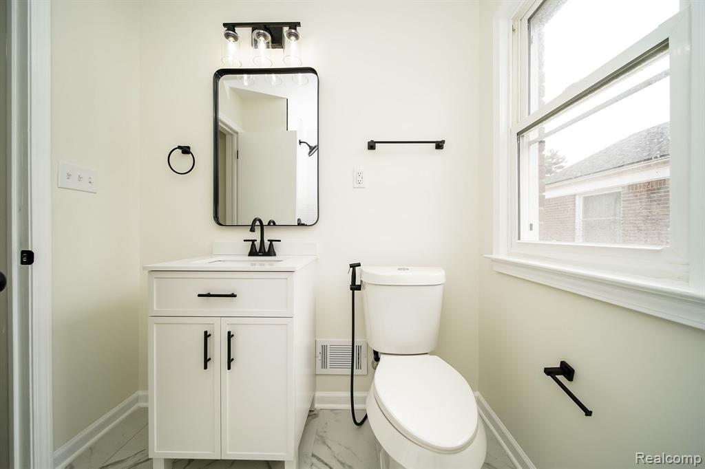 6855 KINGSBURY Street, Dearborn Heights, MI 48127 — Photo 36