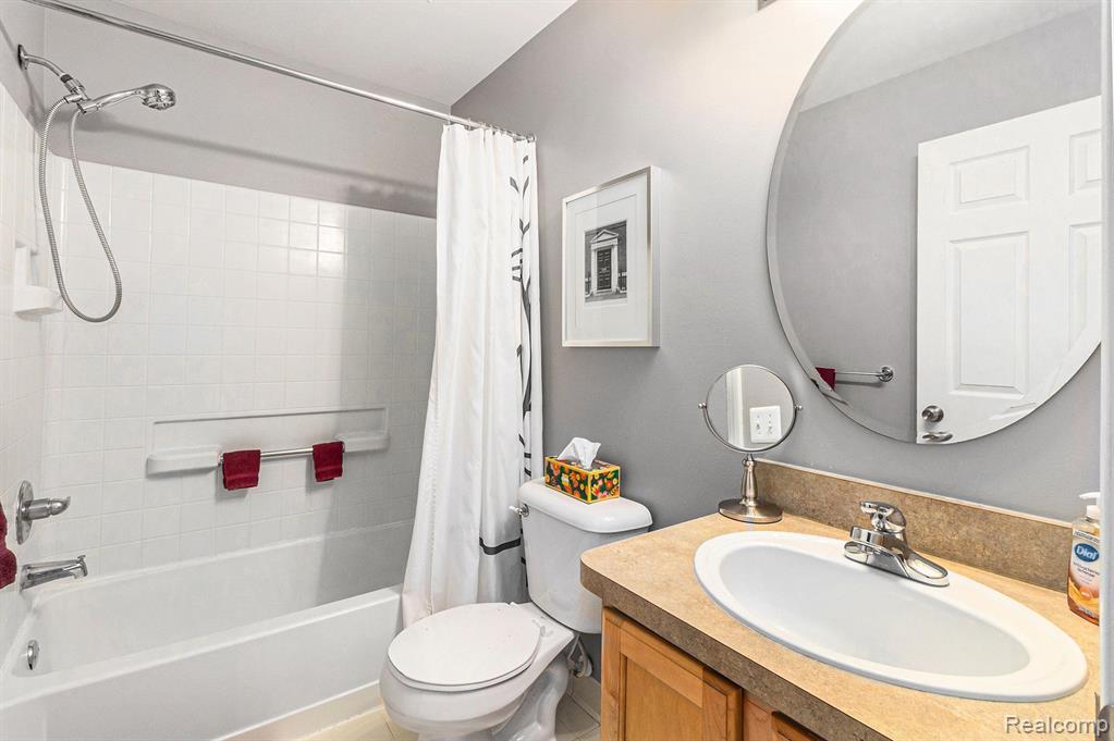 156 SANDY Lane, Walled Lake, MI 48390 — Photo 24