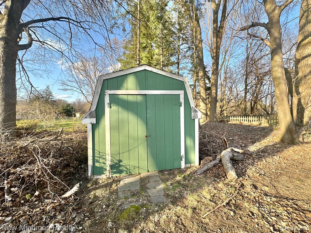 9080 SADDLE HORN Drive, Flushing, MI 48433 — Photo 35