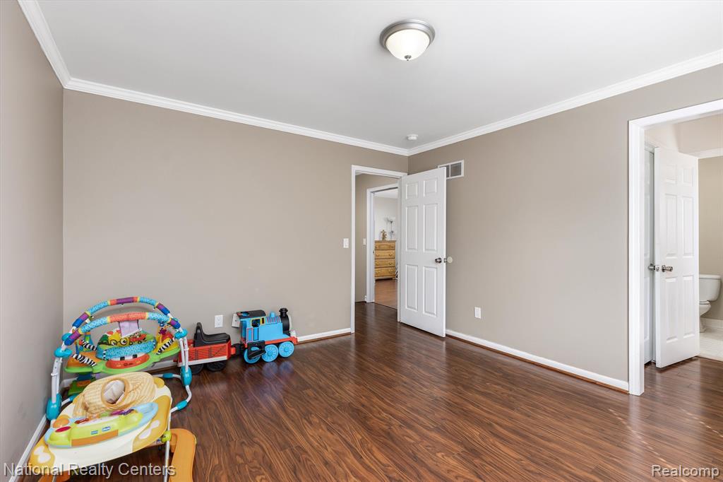 51569 PINEWOOD Drive, Macomb, MI 48042 — Photo 24