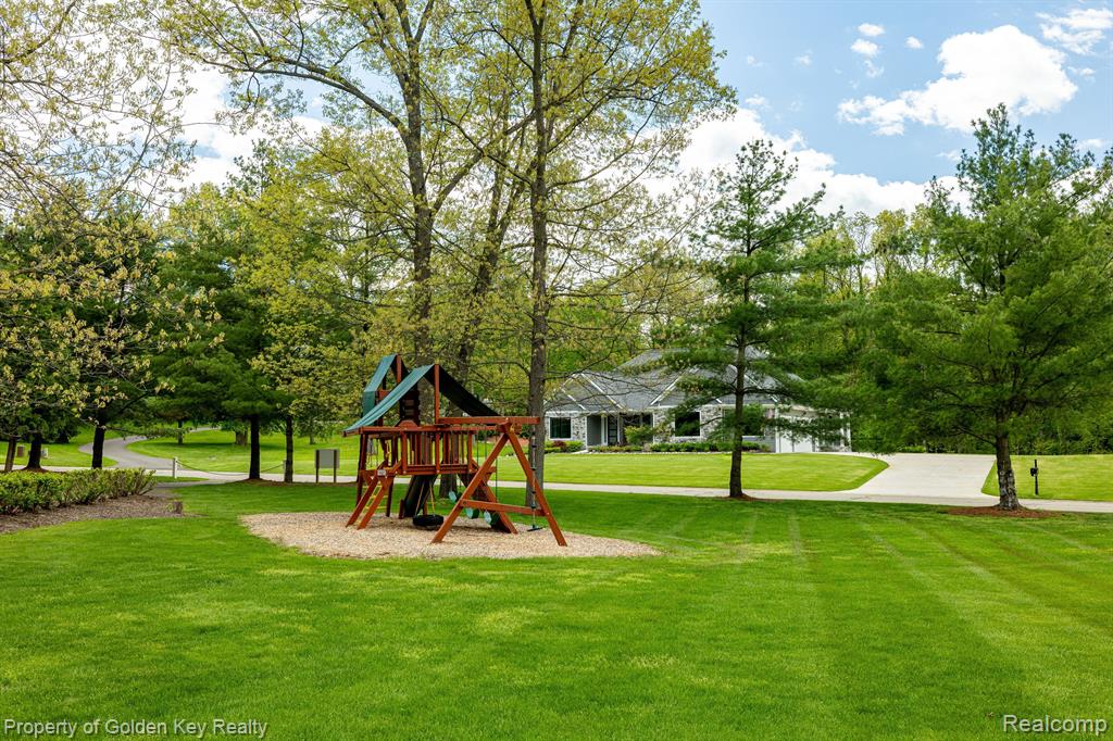 5352 Timber Bend Drive, Brighton, MI 48116 — Photo 41