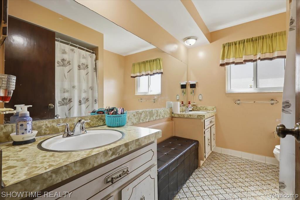 16515 Cederama Drive, Clinton Twp, MI 48038 — Photo 9