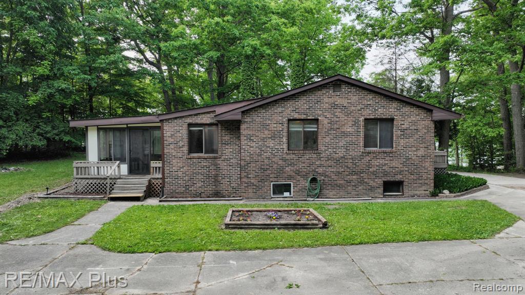 2047 Hickory Drive, Lapeer, MI 48446 — Photo 43
