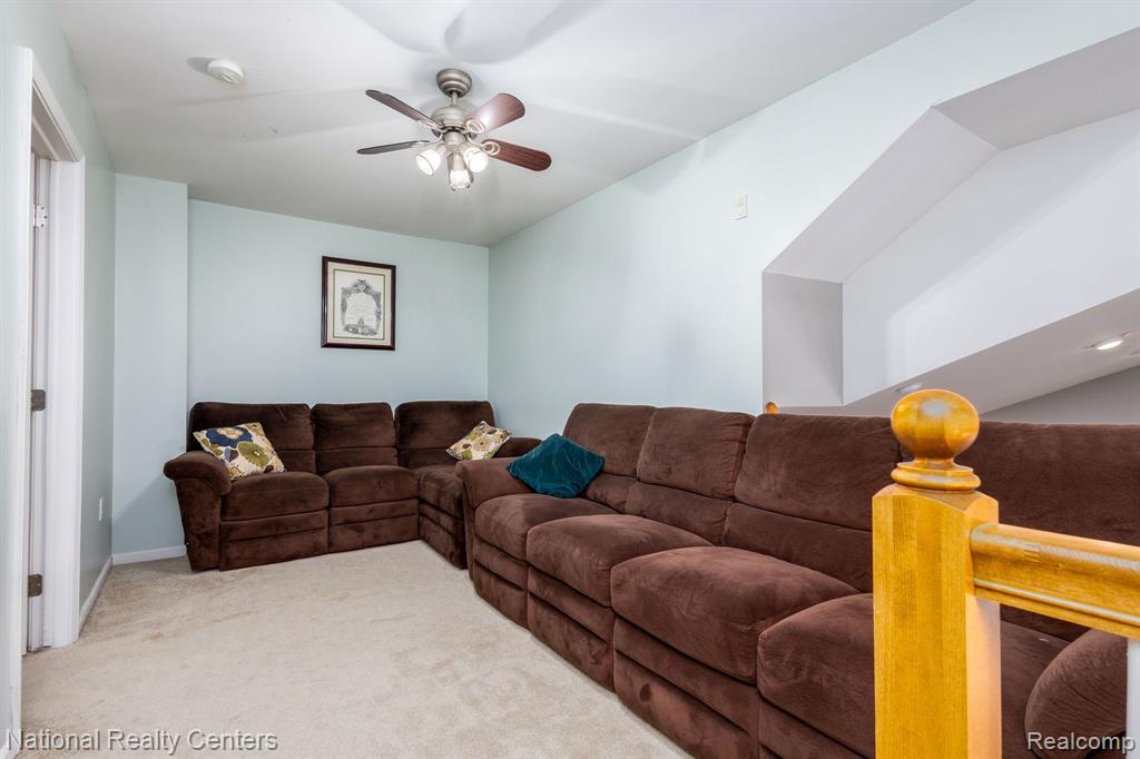 4024 RAVENSFIELD Drive, Canton, MI 48188 — Photo 13