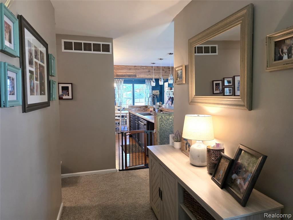 397 University Avenue, South Lyon, MI 48178 — Photo 4