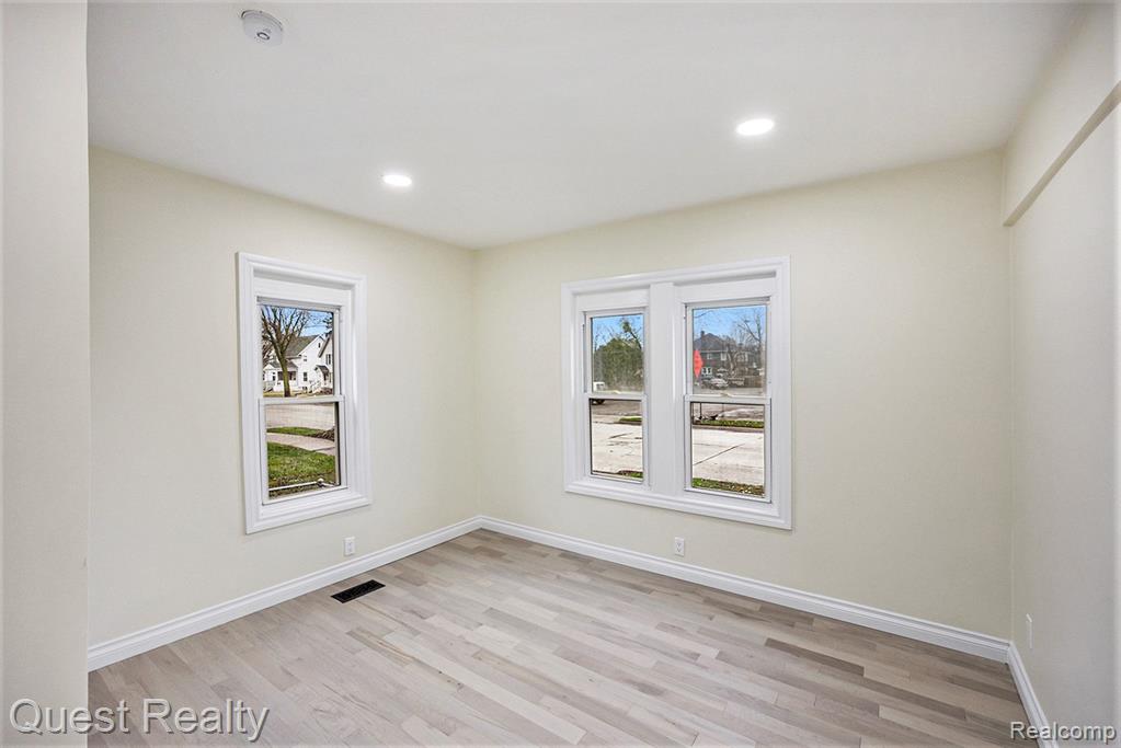 9 Hubbard, Mount Clemens, MI 48043 — Photo 12