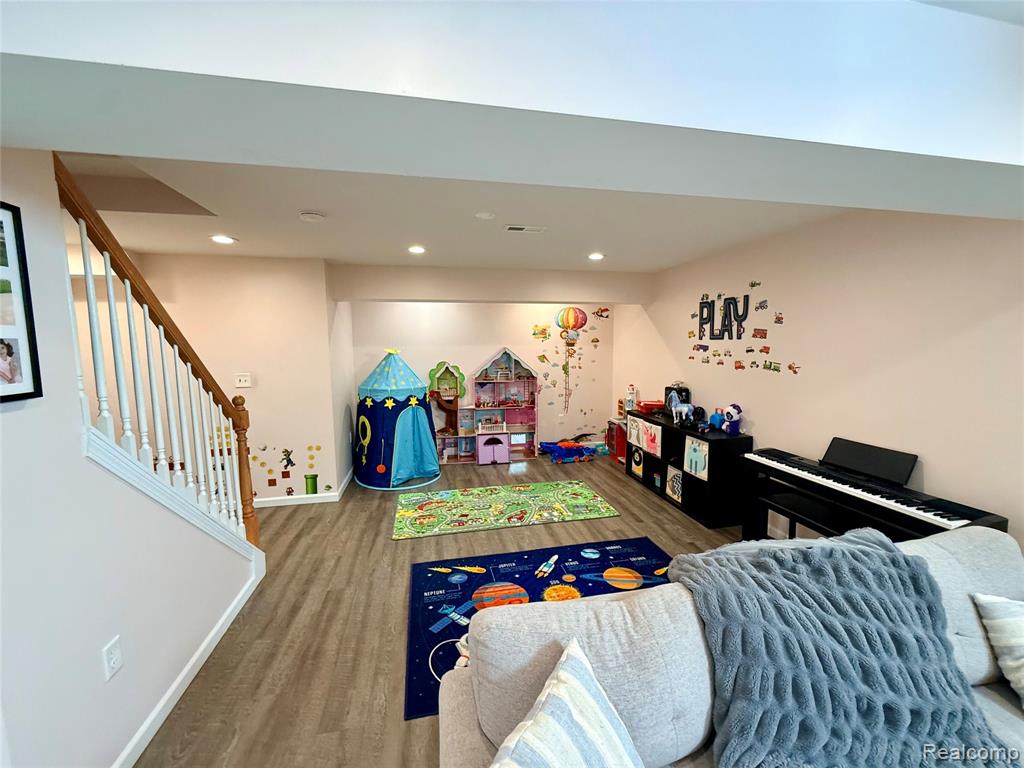 7586 Paradise Drive, Grand Blanc, MI 48439 — Photo 38
