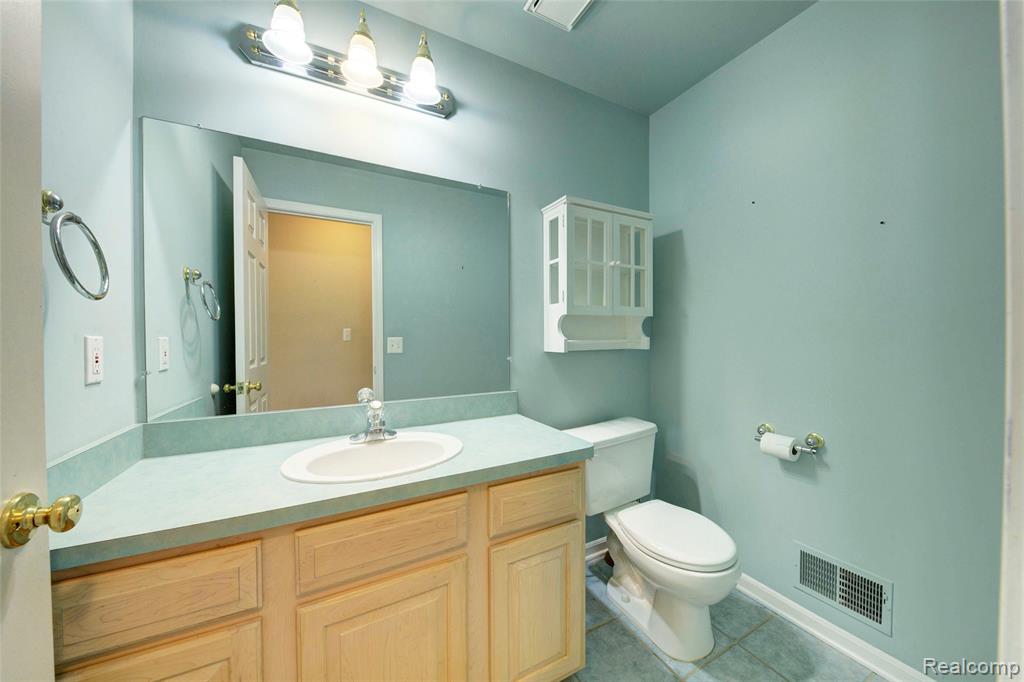 15756 Lamont Drive, Macomb, MI 48042 — Photo 20