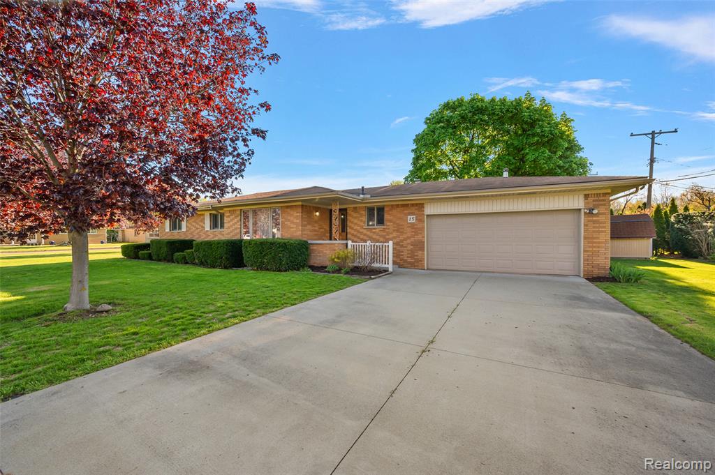 15 Pleasant Lake Drive, Waterford, MI 48327 — Photo 2