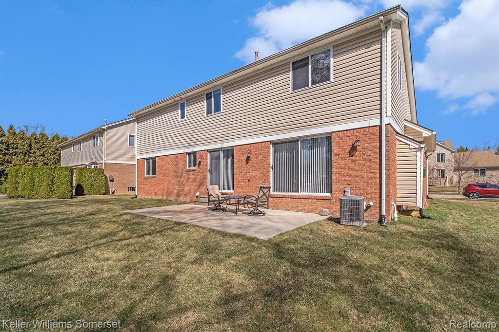 6955 WESTPOINTE Drive, Troy, MI 48085 — Photo 27