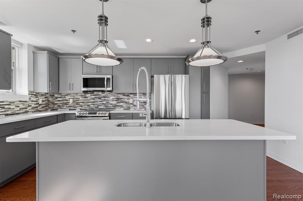 525 W Lafayette Boulevard, 14D, Detroit, MI 48226 — Photo 2