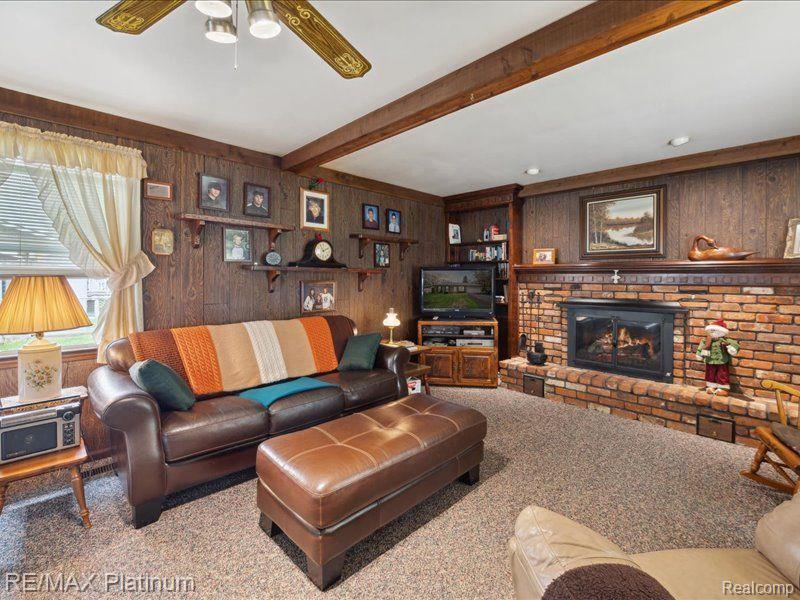 2338 ROSELAWN Street, Wolverine Lake, MI 48390 — Photo 3