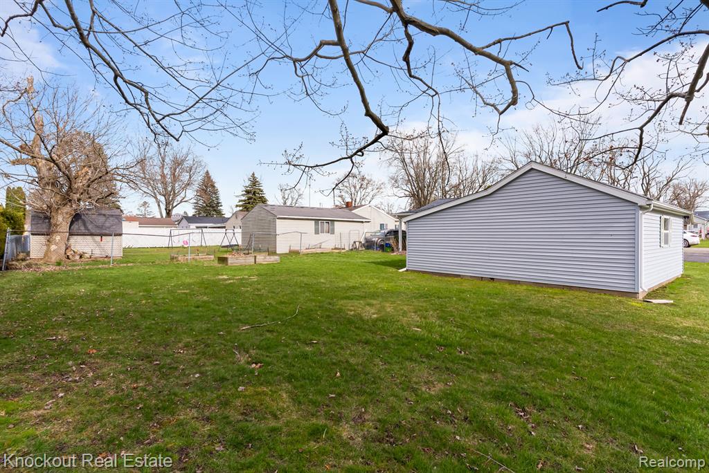 203 ATHLETIC Street, Otisville, MI 48463 — Photo 26