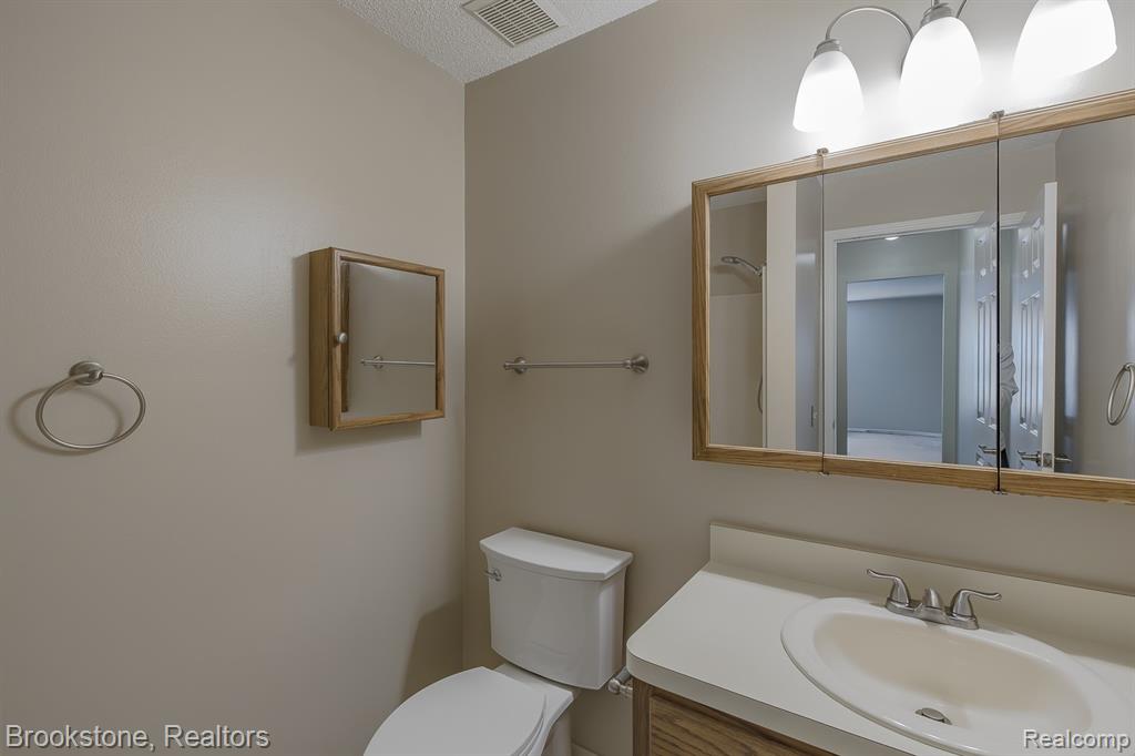 5078 Harbor Oak Drive, 40, Waterford, MI 48329 — Photo 25
