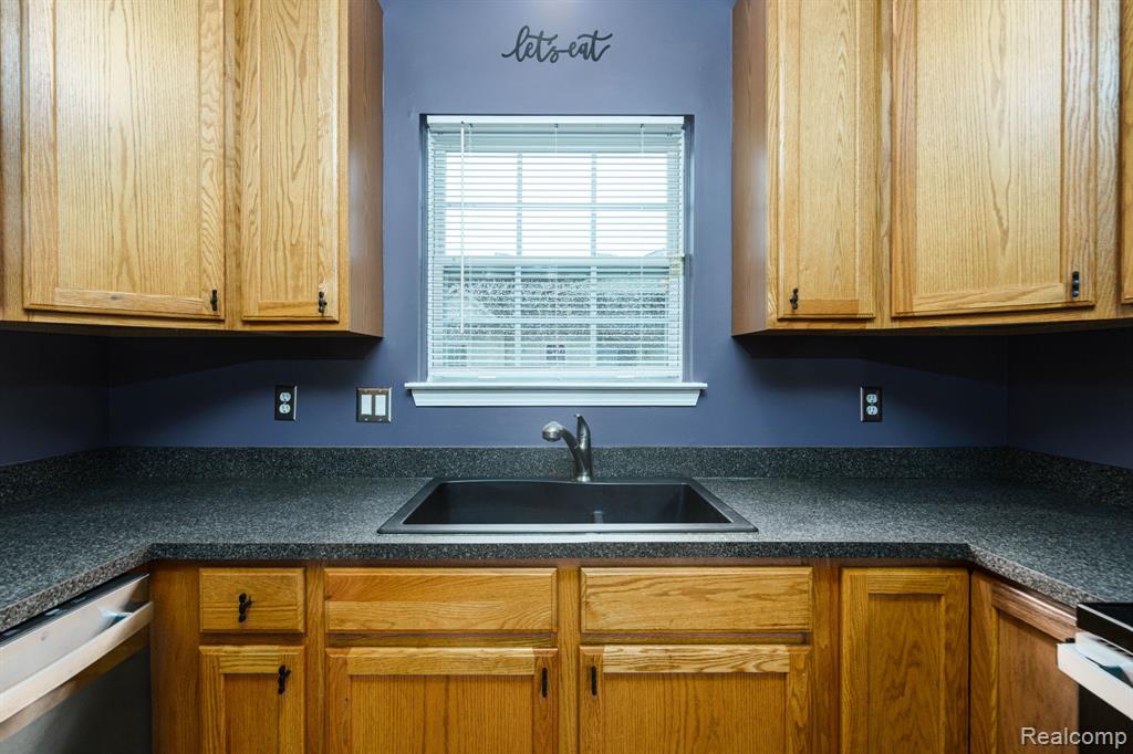 5200 ADDINGTON Drive, 49, Commerce Twp, MI 48390 — Photo 14