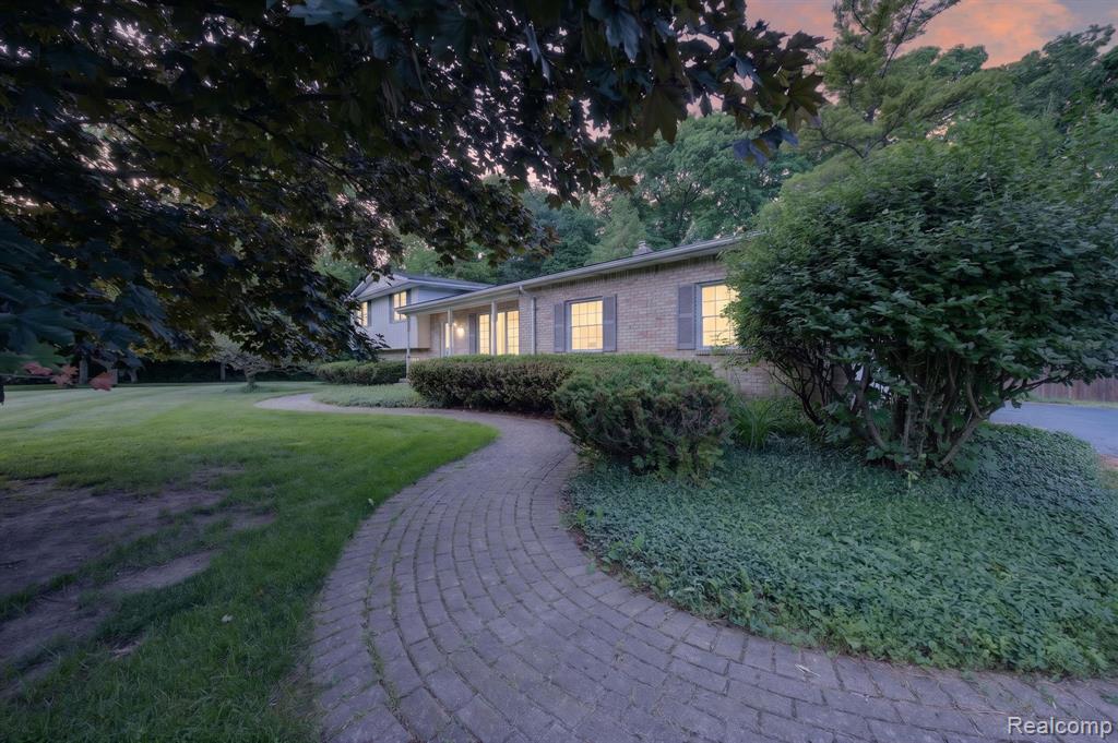 9144 Deer Park Court, Fenton, MI 48430 — Photo 4