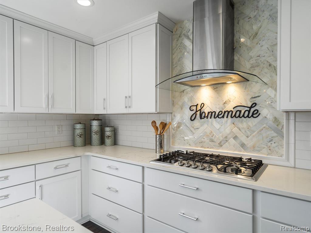 576 E Flint Street, Lake Orion, MI 48362 — Photo 14