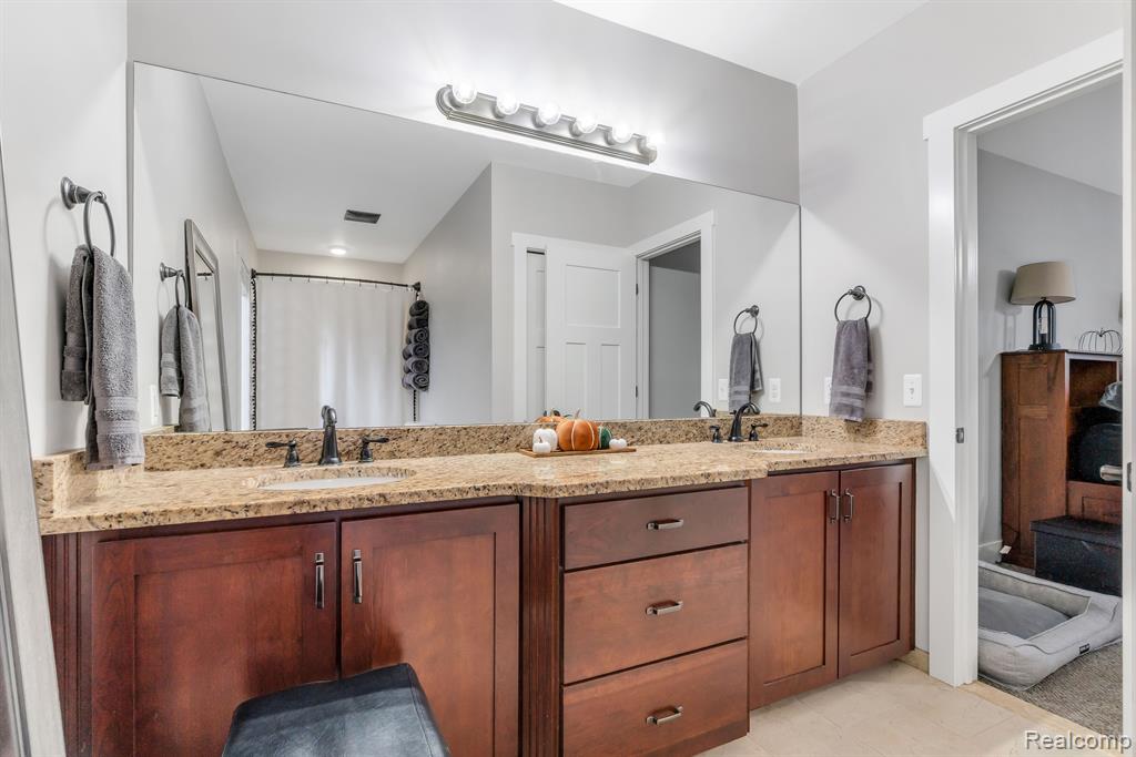 10174 HEGEL Road, Goodrich Vlg, MI — Photo 19