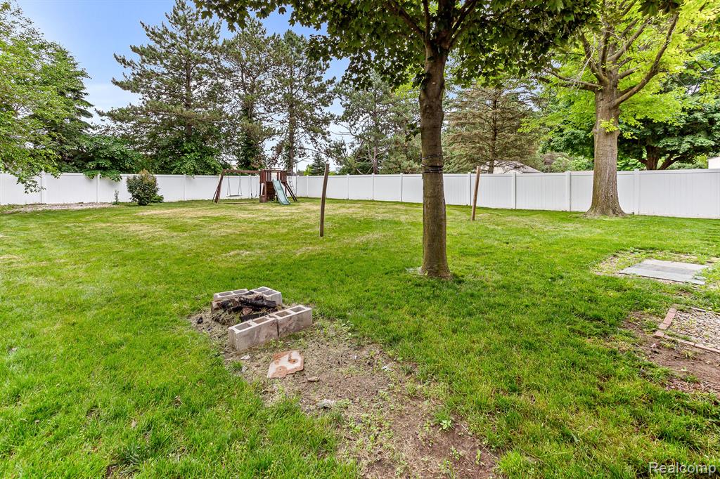 43300 OAKBROOK Court, Canton, MI 48187 — Photo 45