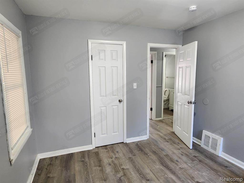1139 S BASSETT Street, Detroit, MI 48217 — Photo 18