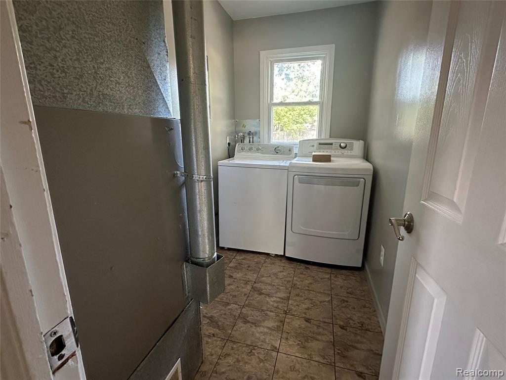 6426 Williams Lake Road, Waterford, MI 48329 — Photo 12