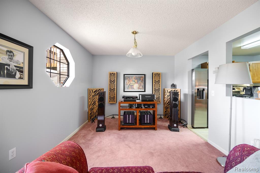 4933 OAK HILL Drive, Waterford, MI 48329 — Photo 12