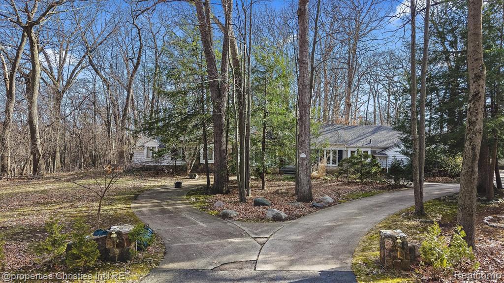 870 Highwood Drive, Bloomfield Hills, MI 48304 — Photo 14