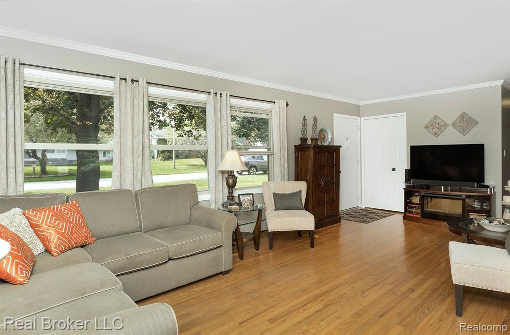 495 GLENN Court, Lake Orion, MI 48362 — Photo 4