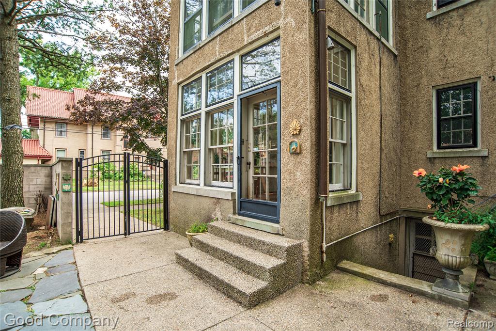 1704 Iroquois Street, Detroit, MI 48214 — Photo 55