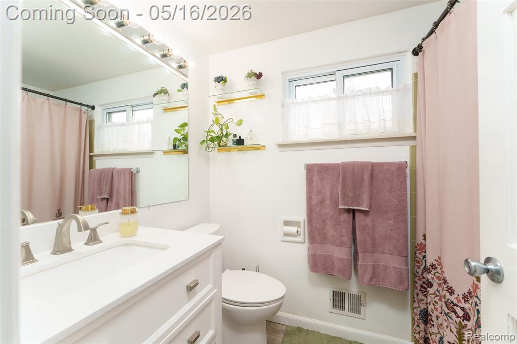 1821 Sheffield Drive, Ypsilanti, MI 48198 — Photo 12