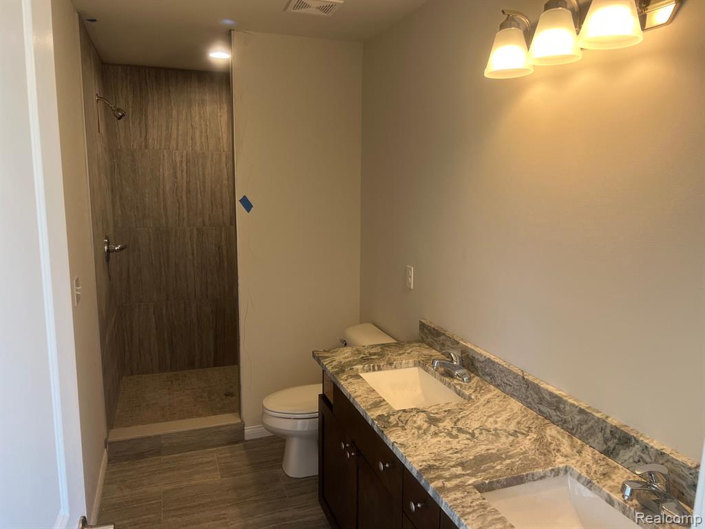 4128 SECLUDED PINES DR, Sterling Heights, MI 48314 — Photo 18